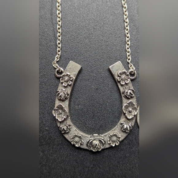 Floral Horseshoe Pendant Necklace - Picture 3 of 4